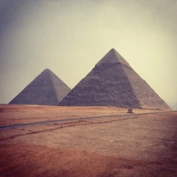 pyramids-of-giza700x700