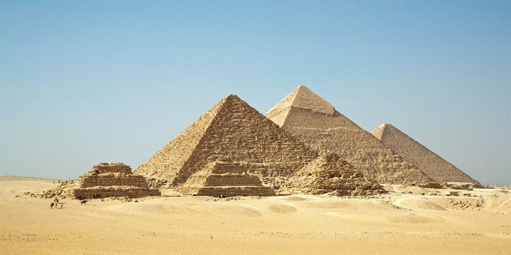 pyramids21000x500